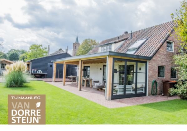 Landelijke tuin in Soest met maatwerk veranda van Van Dorresteijn